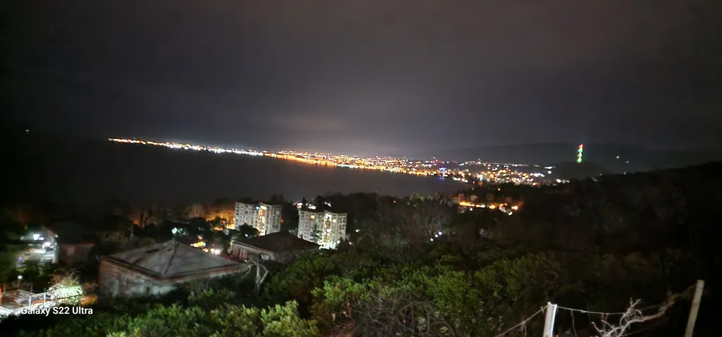 Коттедж Второй этаж дома с прекрасным видом на море и город — Сухум