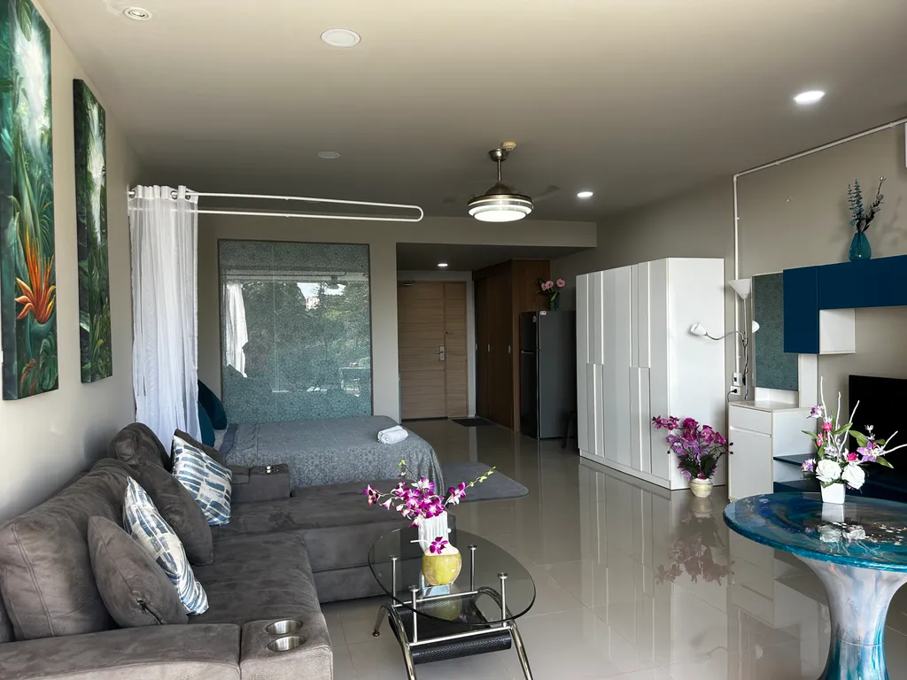 Студия с видом на море