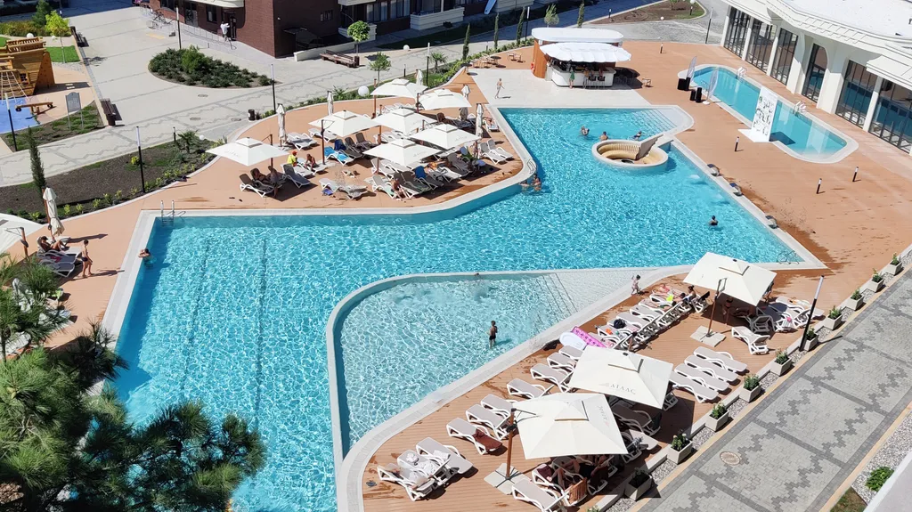 Апартаменты в Atlas Apart-Hotel SPA, вид на море и 4 бассейна
