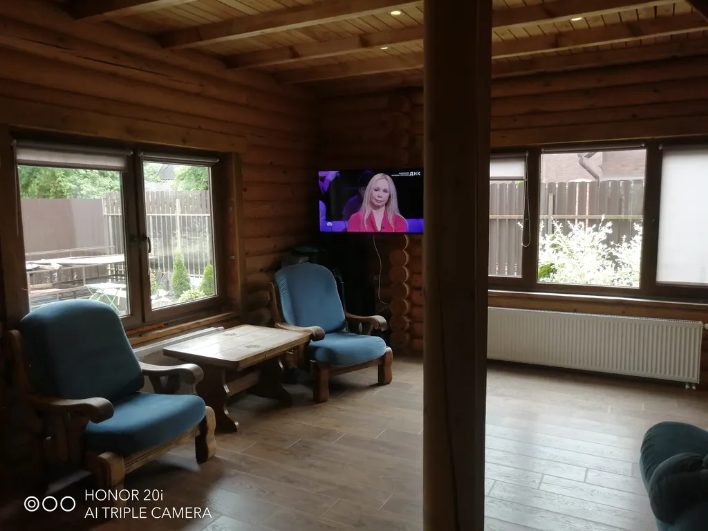 Дом из дерева у моря