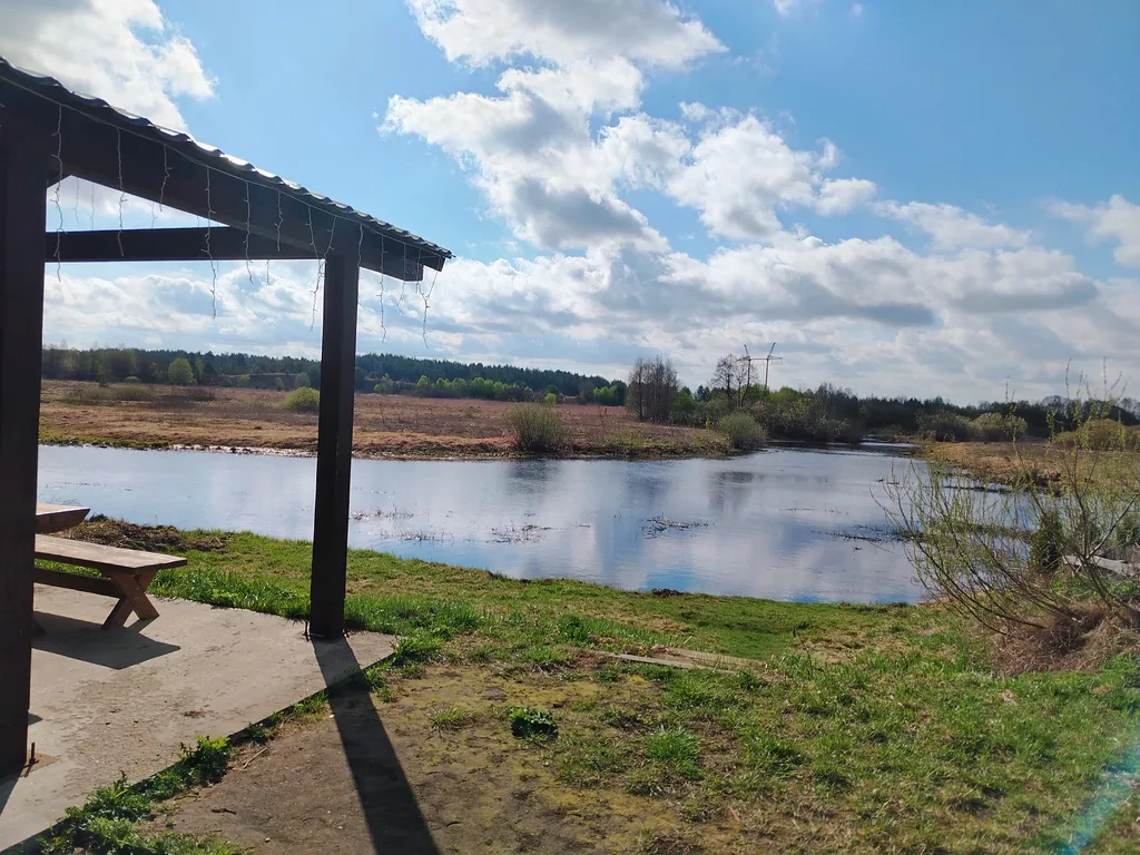 Дом на берегу с баней