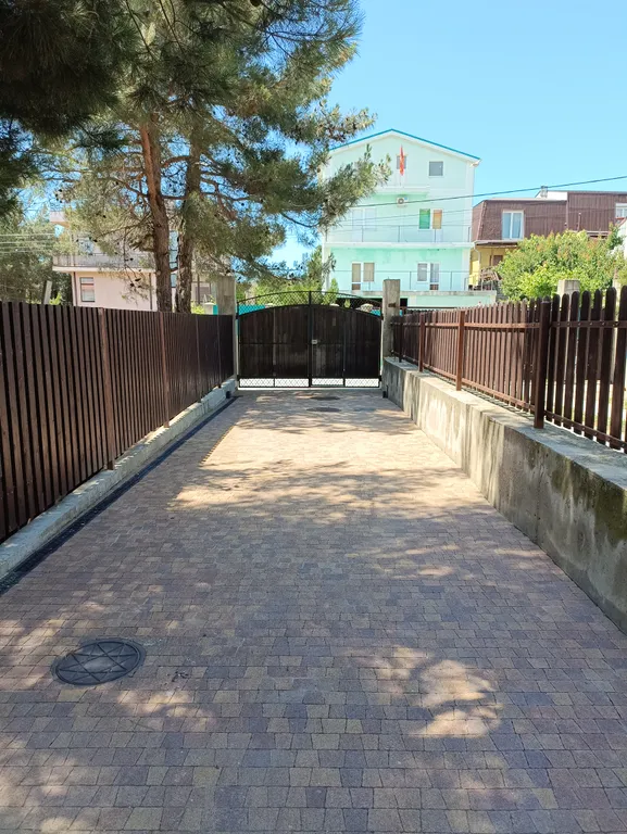 Домик с бассейном