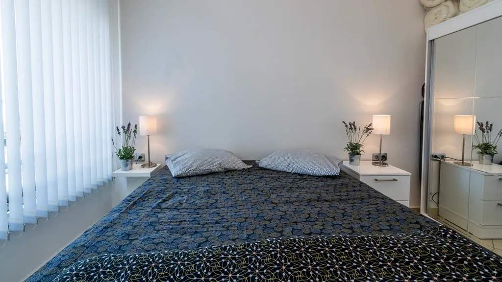 2BD Flat 50m to the Beach