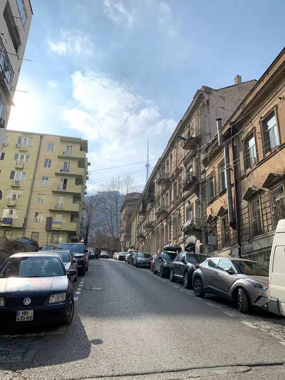 Трёхкомнатная квартира с 2 отдельными спальнями в самом центре тбилиси