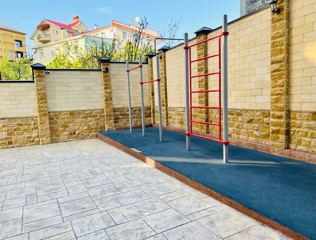 Трехкомнатная квартира у моря с балконом!