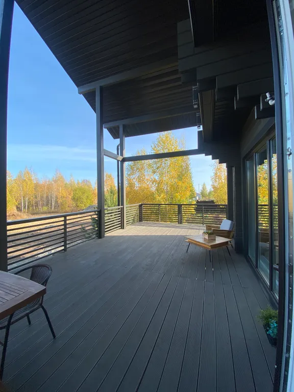 Загородный дом у леса с собственным прудом