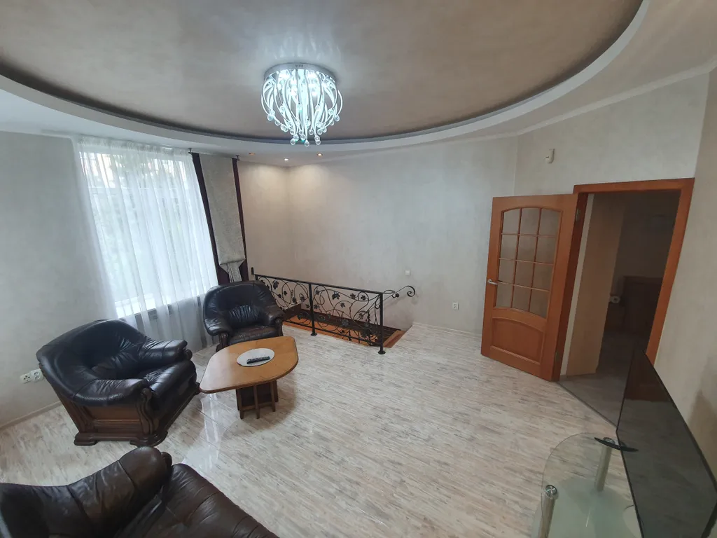 Двухуровневая 5-комнатная квартира в центре Амалиенау с зоной барбекю