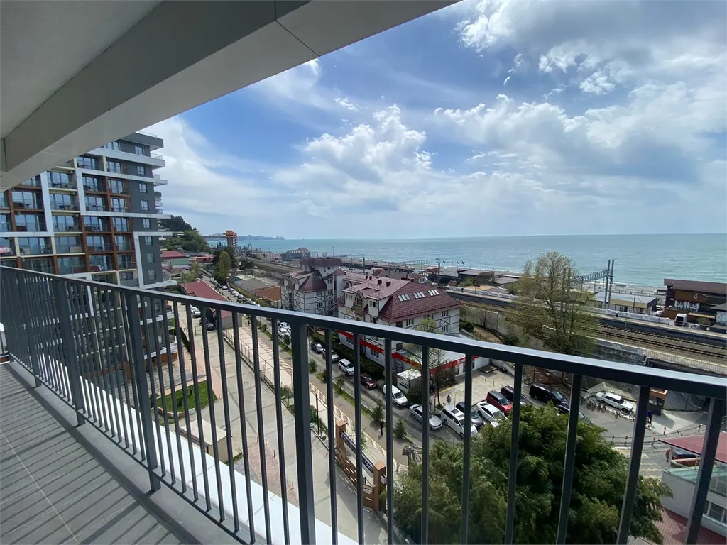 2-комнатная квартира с панорамными окнами у моря