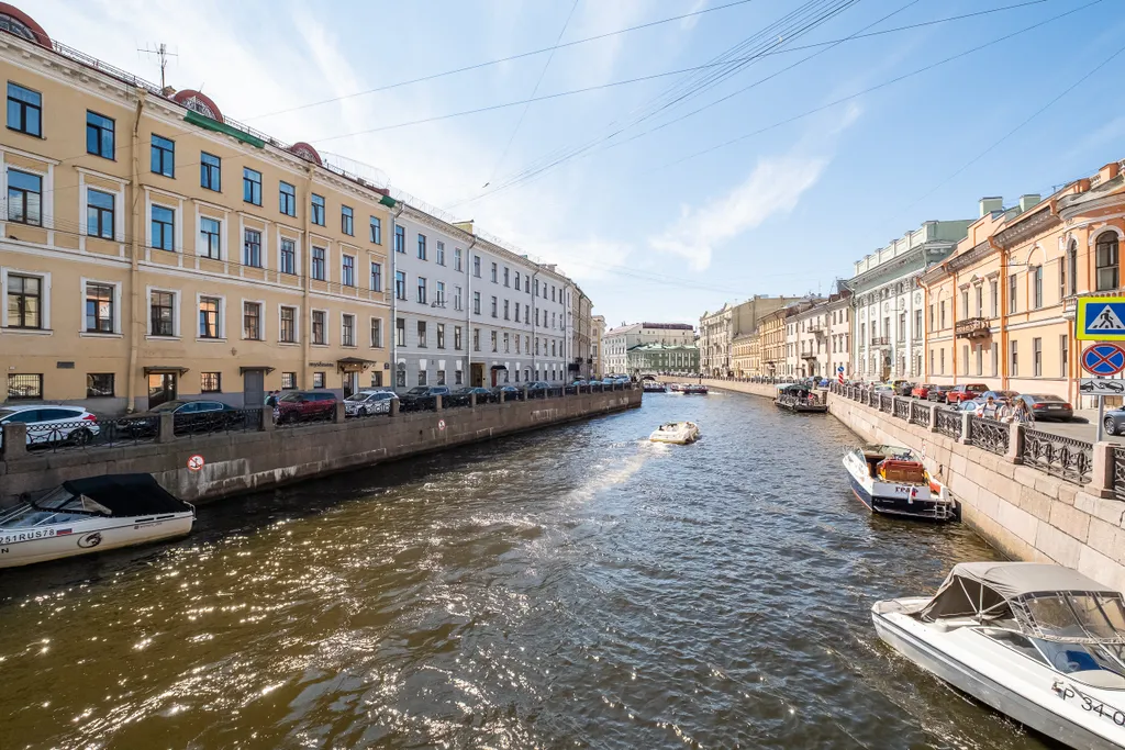 Апартаменты Кареты и Лошади с тремя спальнями рядом с Эрмитажем