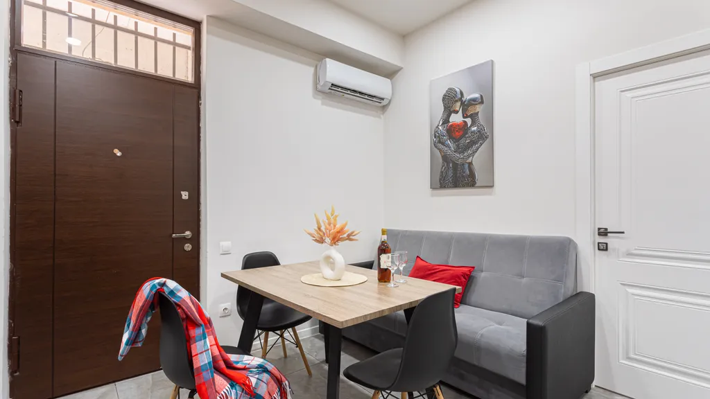 Маленькая квартира в новостройке в центре города