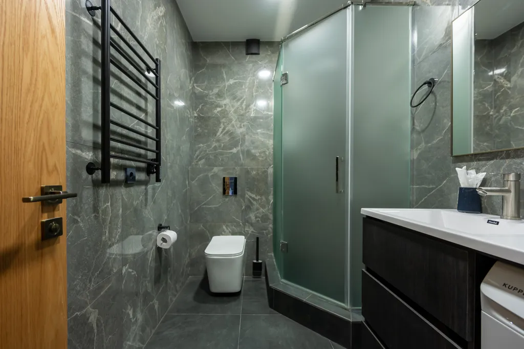 Дизайнерский апартамент с балконом в окружении леса