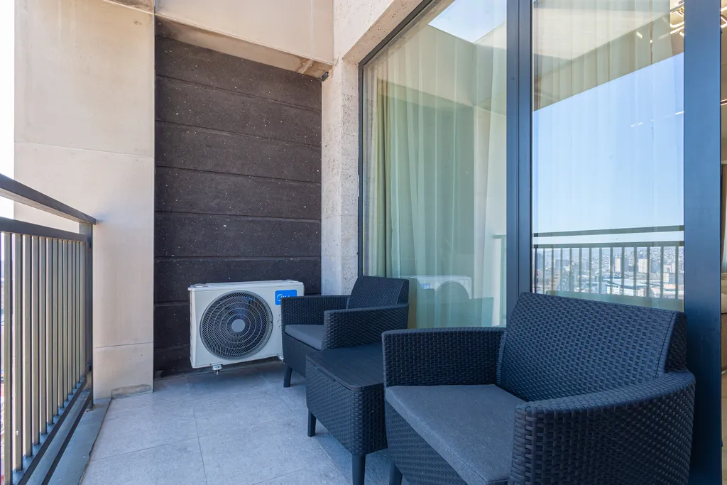 Квартира-студия с красивым видом на город в центре города