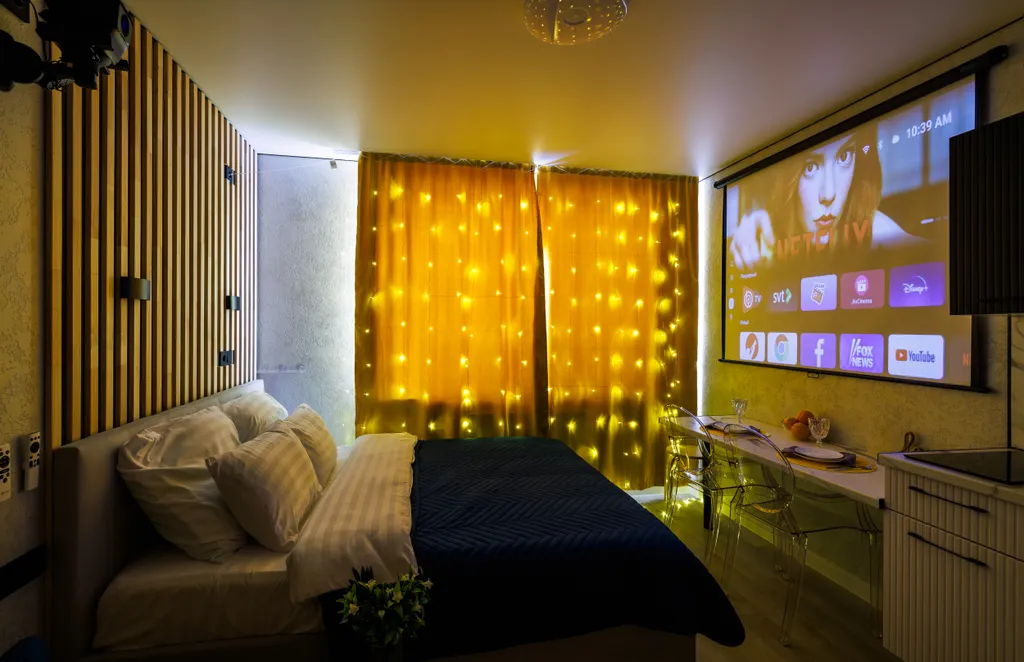 Уютная кино-студия с проектором