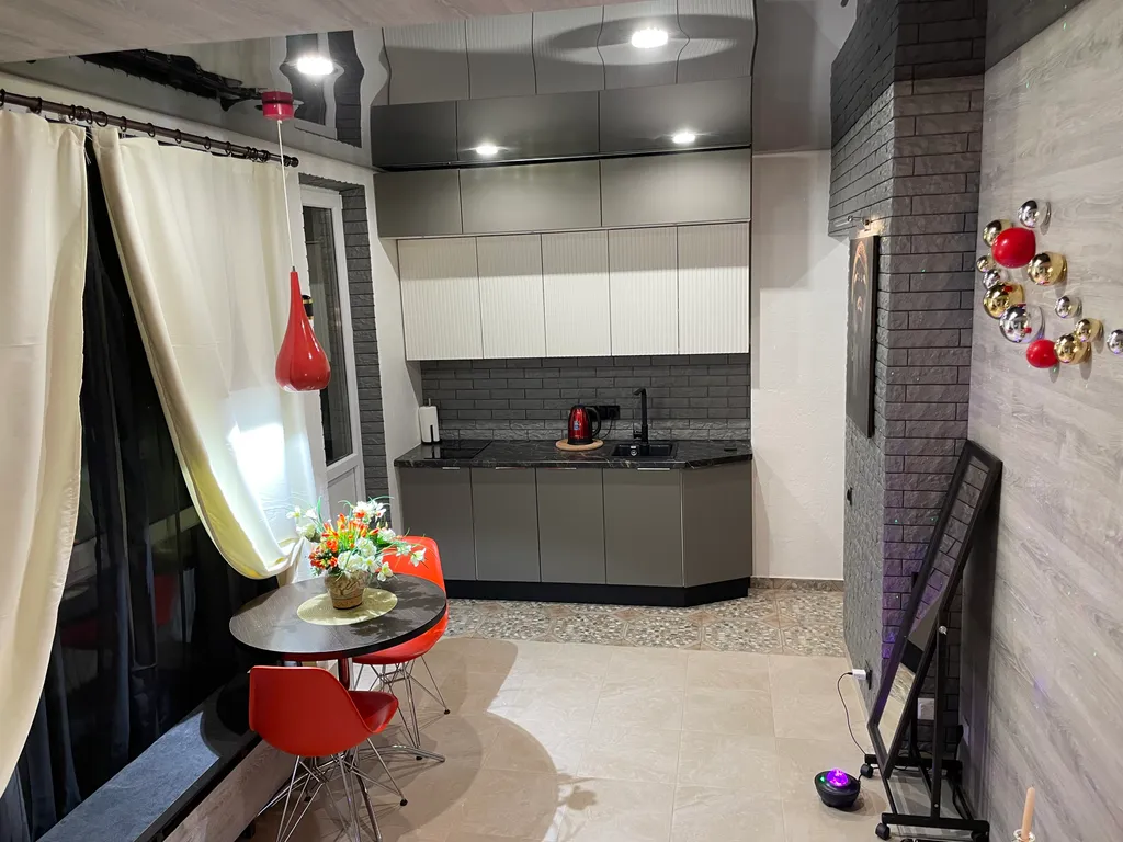 Уютная студия с дизайнерским ремонтом