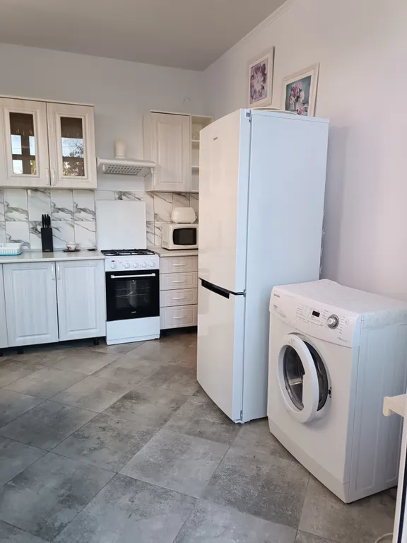 сдается коттедж 2  этажа.130 кв. м, с тремя отдельными комнатами