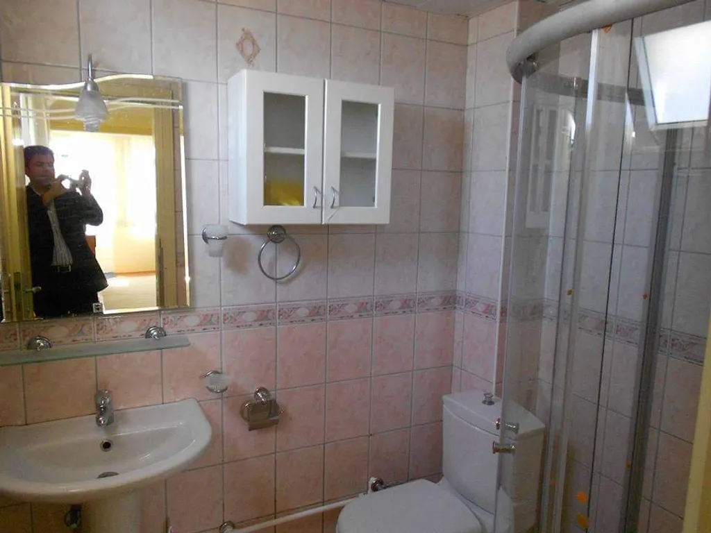 Апартаменты с кухней и ванной в номере в Бельдиби