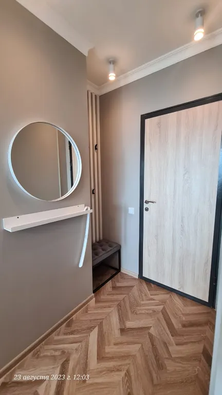 Студия с панорамным видом и джакузи в стиле неоклассика