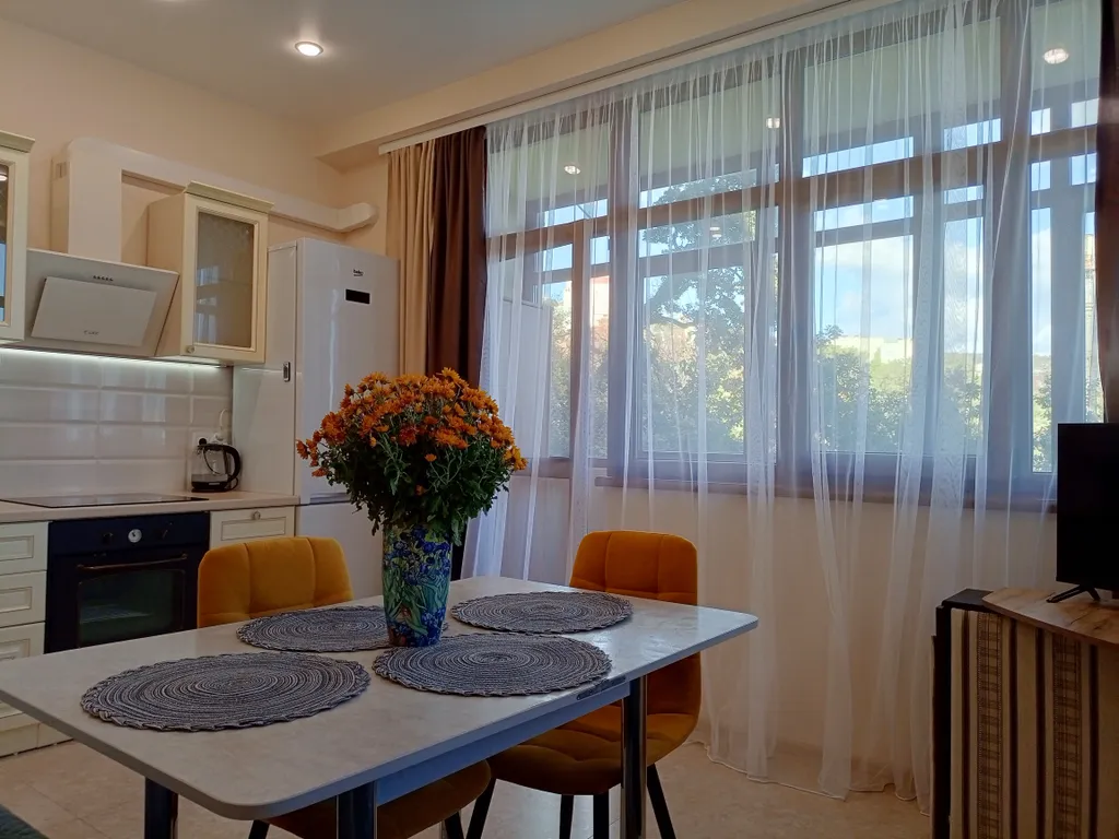 Уютная видовая 2-комнатная квартира у парка и моря