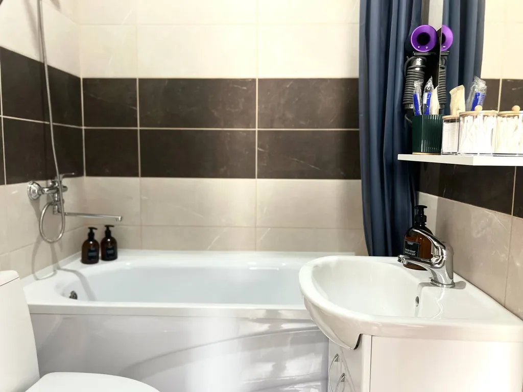 Новый апартамент с зоной отдыха на балконе