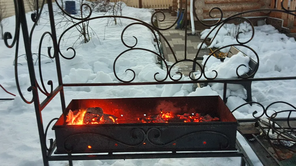 Бревенчатый новый дом с баней и банным чаном