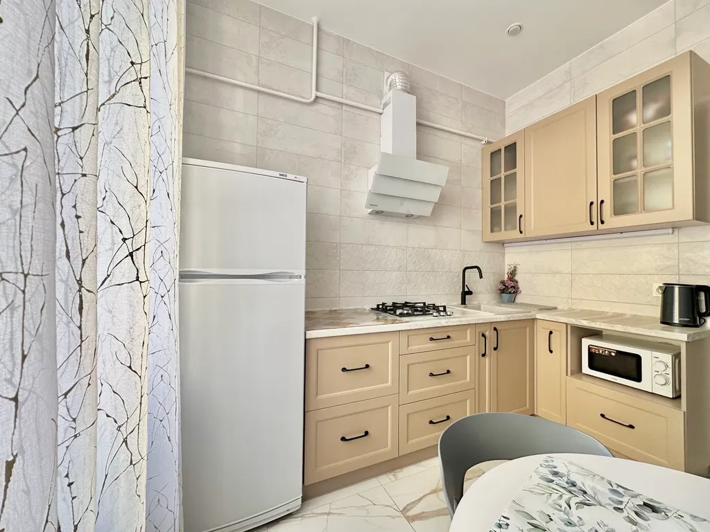 Квартира рядом с Лопатинским садом и крепостной стеной