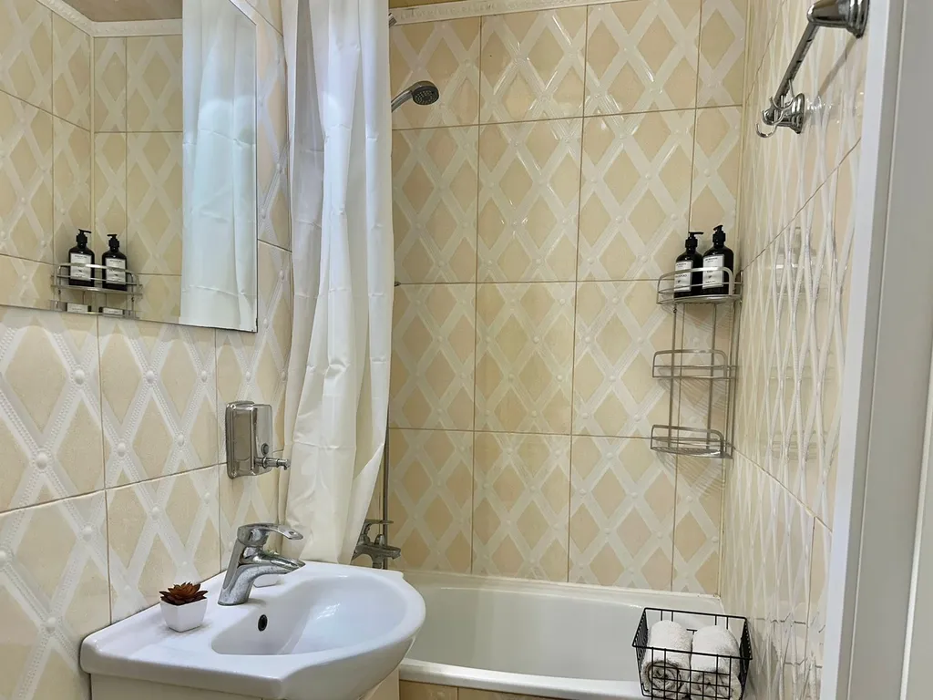 Дом с двориком и мангалом, рядом с песчаным пляжем