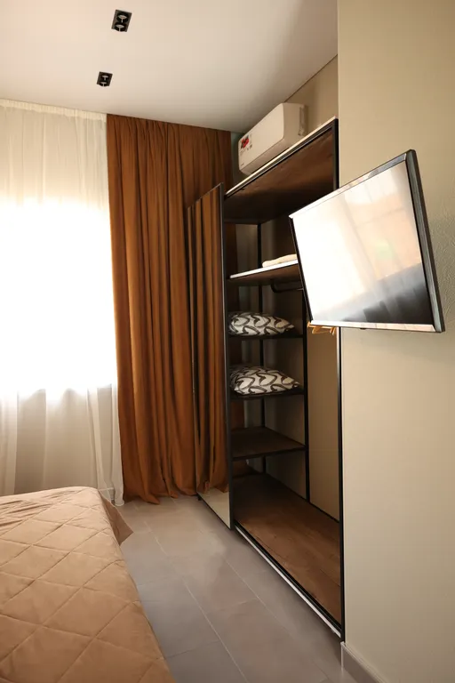 Вилла с бассейном на берегу реки в 30 минутах от центра города