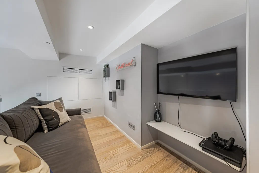 Двухуровневые апартаменты Смарт Хост с проектором и PS4