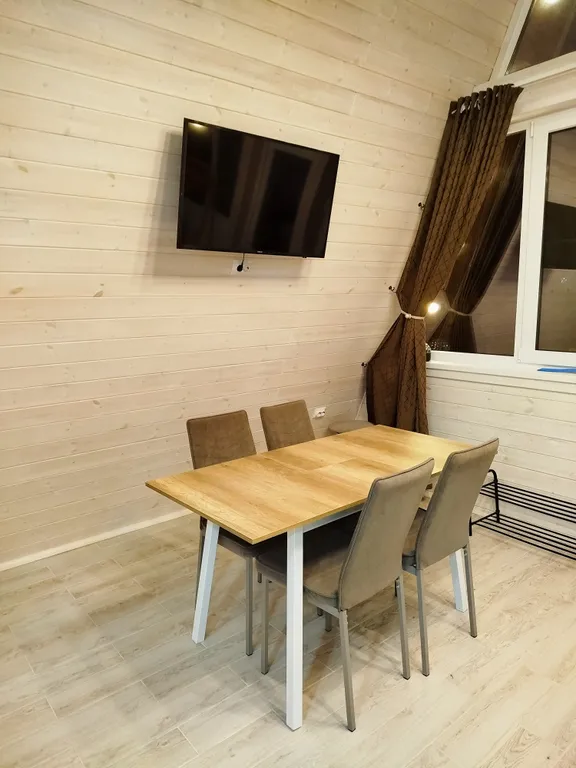 Уютный, вместительный А-фрейм с видом на горы