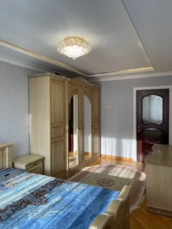 В центре