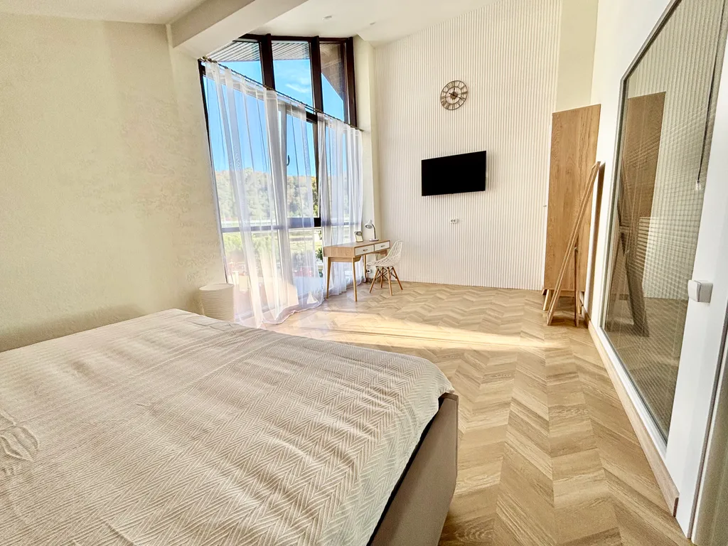 Кругозор туан-хаус с видом на реку