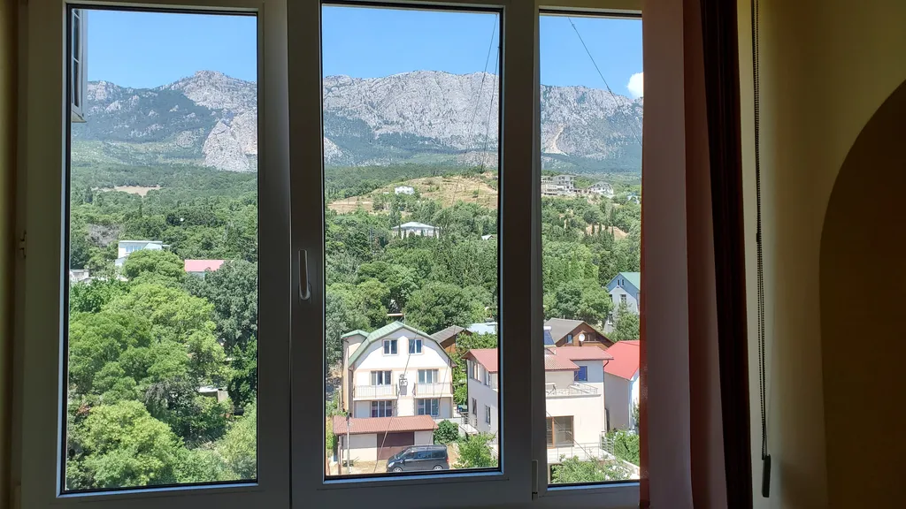 Супер-видовая квартира с чистым видом на море и гору Ай-Петри