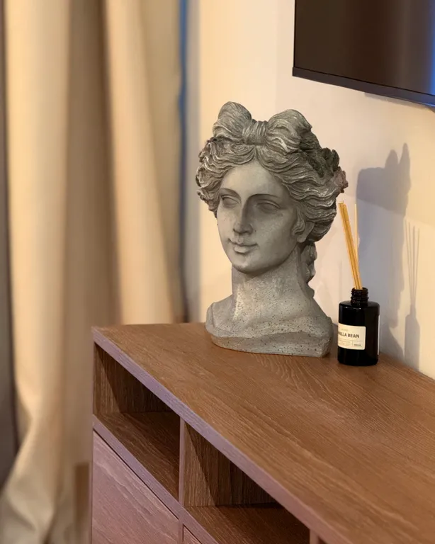 Persimmon, europe square - historic city center