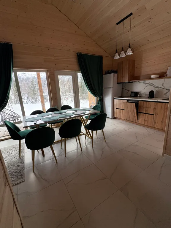 Современный дом с видом на горы