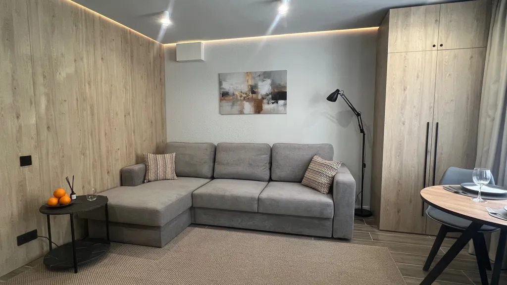 Апартаменты у Часовой башни оранжевые