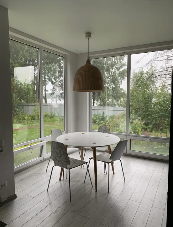 Дом на берегу реки