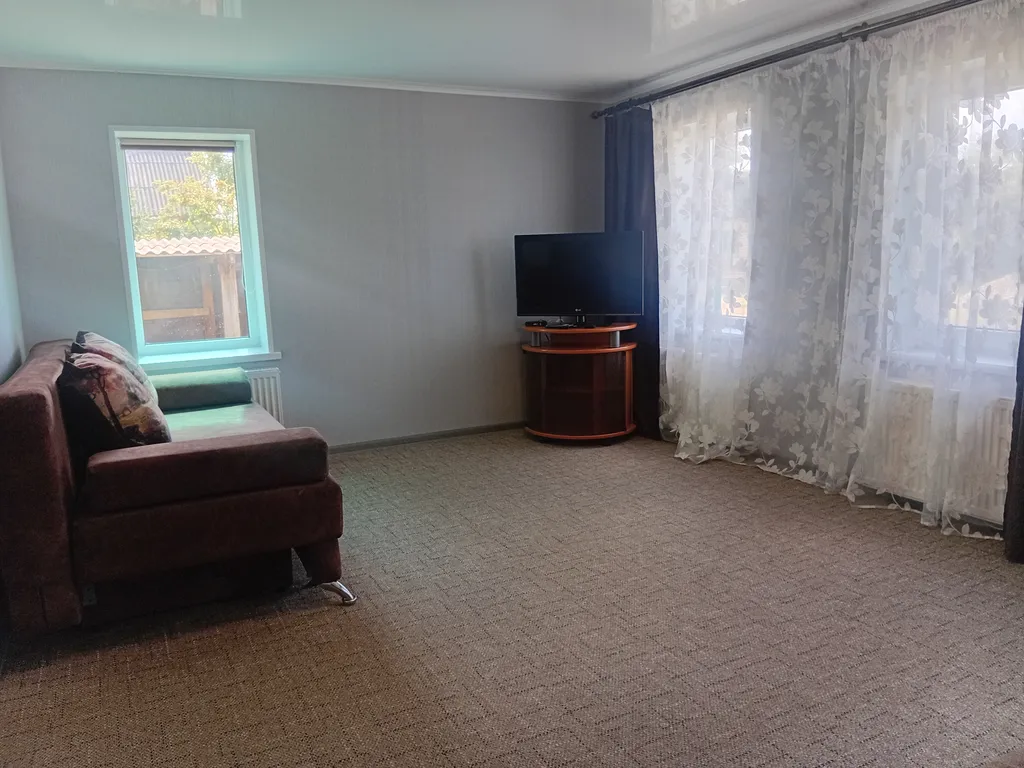 в ПУГАЧЕВЕ .Уютный частный дом с парковкой, тихий район