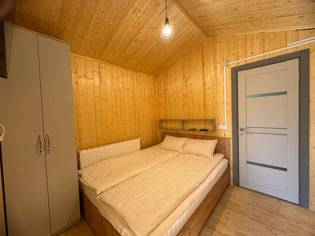 Домик рядом с нарзанным источником