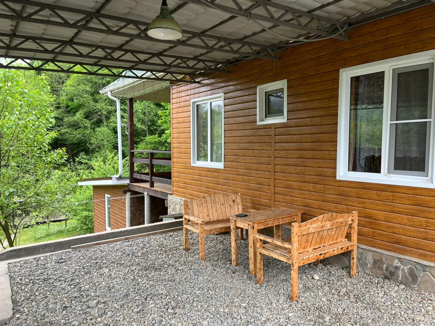 Беседка и вид на задний двор Беседка и вид на задний двор