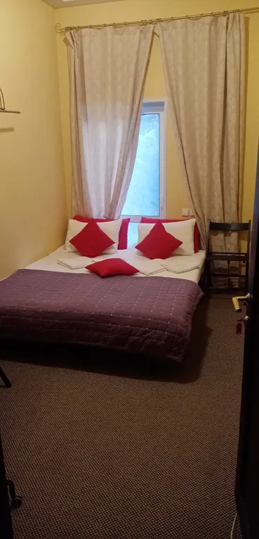 Уютный дом на берегу реки