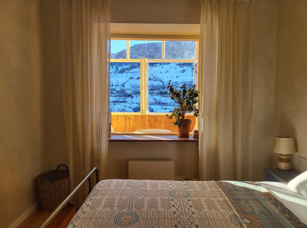 Квартира с видом на реку и горы