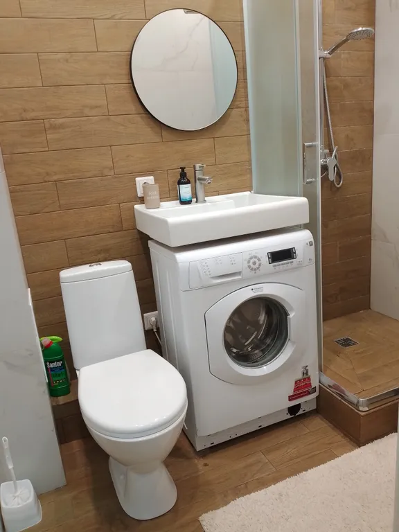 Современная студия с дизайнерским ремонтом