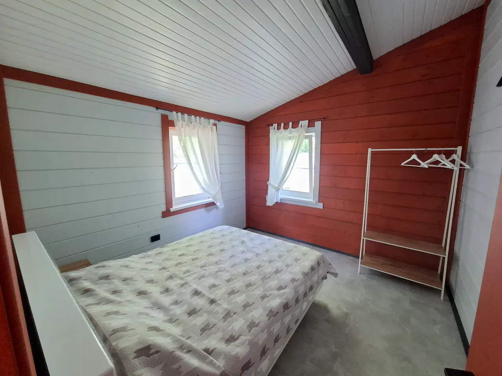 Дом в лесу с большой террасой