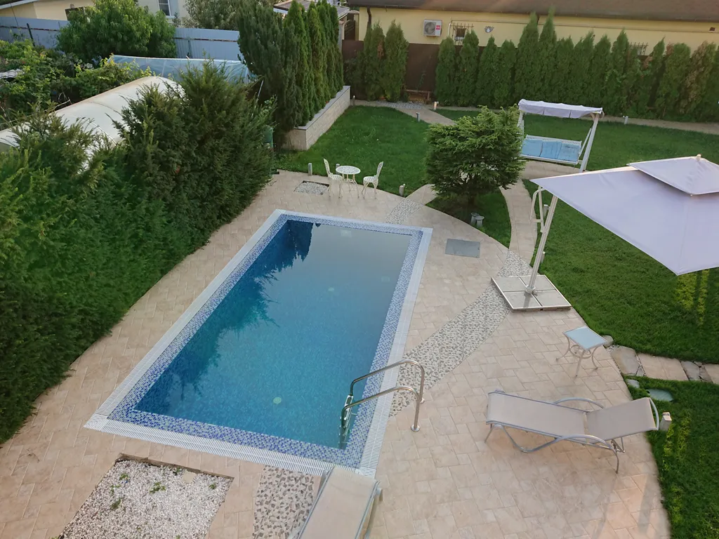 Коттедж с бассейном и хамамом