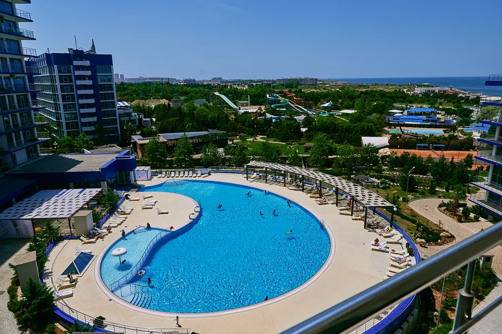 Квартира Квартира Семейный апартамент с видом на бассейн в аквадэлюкс — Севастополь