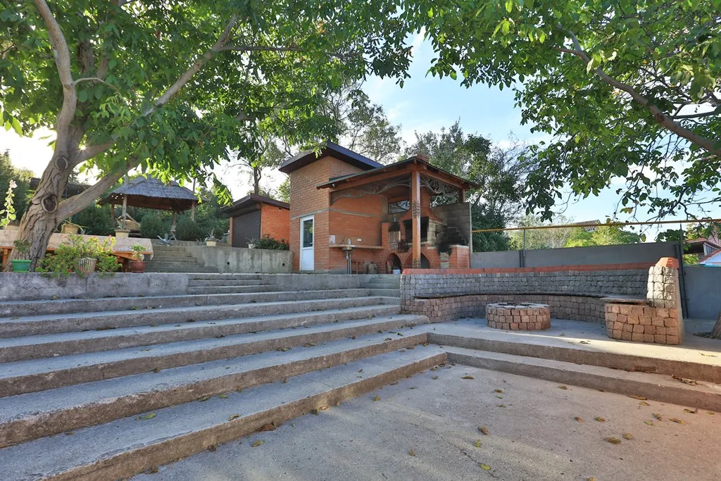 Коттедж Деревянный дом с личным бассейном в усадьбе Можжевеловый дворик — Айвовое