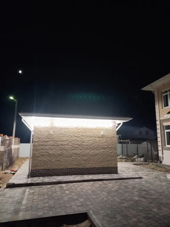 Резиденция в деревне в окружении леса