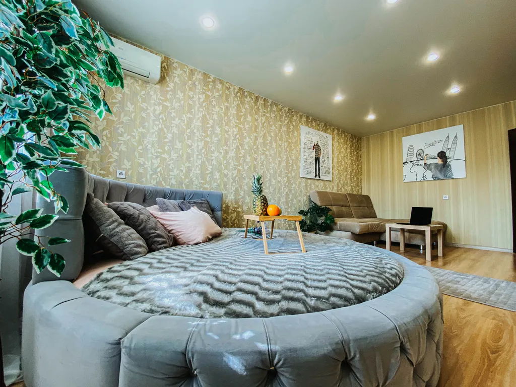 Уютная квартира с круглой кроватью и джакузи