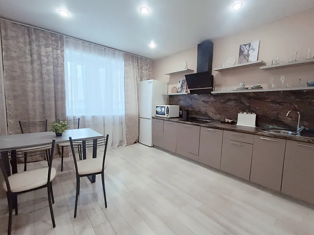 Современная квартира с огромной лоджией в новом доме