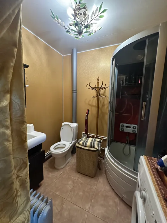 Уютный домик рядом с садом, хвойными деревьями, рядом с тц